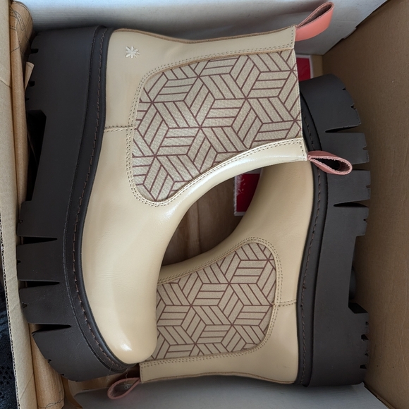 Lee Beige Patterned Ankle Boots - Picture 4 of 7